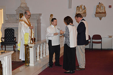 Chris and Karen J. make their life promises before then-moderator Eric C. and Fr. Carlos Quijano, O.P.